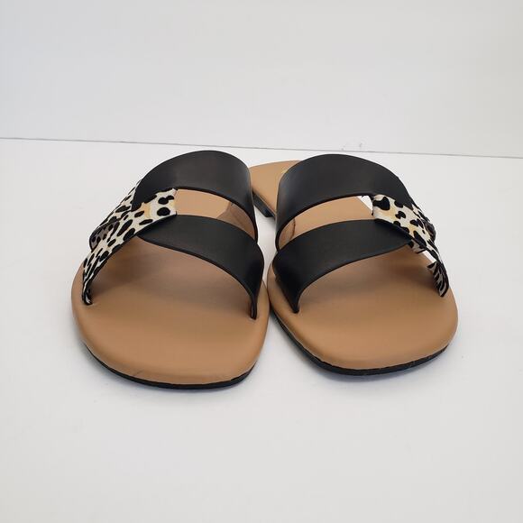 Qupid Womens Slip-On Black Animal Print Flat Two-Tone Sandals - Picture 5 of 8